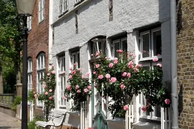 Appartement dans une maison historique au bord de l'eau avec bateau et vélos