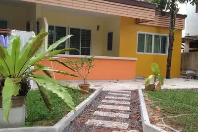 Image de Nature pure! Bungalow 1-2 pièces (50m2) avec beau jardin et vue sur un petit lac.