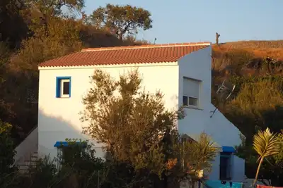 Image de Petite maison avec piscine dans l'oliveraie avec vue sur la mer