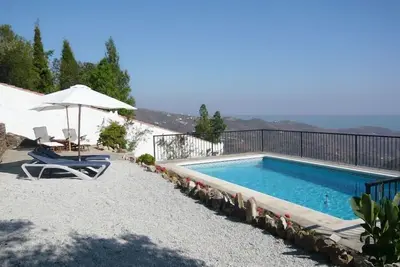 Image de Finca romantique dans les montagnes avec vue sur la mer
