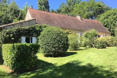 Image de Longere périgourdine avec parc arboré et piscine privée, chauffer et sécurisée