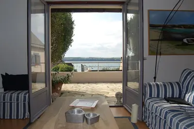 Image de maison face à la  mer proche saint malo