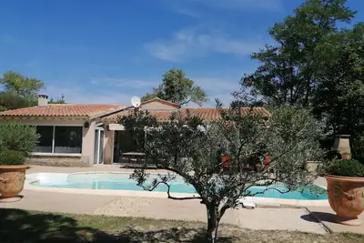 Image de Le Mas Des Capelles à  Vacqueyras avec piscine chauffée au milieu des vignes