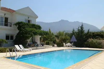 Image de Villa avec belles vues mer et montagnes +piscine, jardin et bon quartier