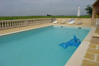 Image de Joli Mas O Di Vin traditionnel provençal de caractére avec piscine Rasteau67 M2