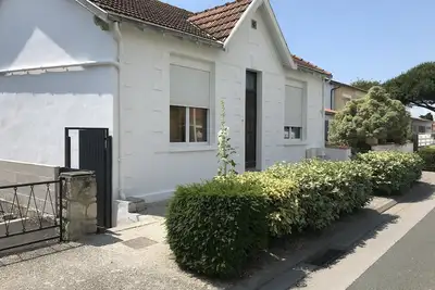 Image de Maison traditionnelle  Chatelaillonnaise, 2 ch, grand jardin, 10 mn plage à pied