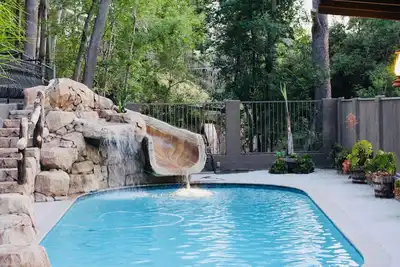 Image de Accueil familial avec piscine à 10 minutes de Disneyland