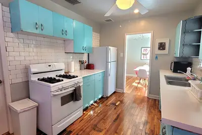 Image de Belle maison vintage des années 1950 entièrement rénovée!