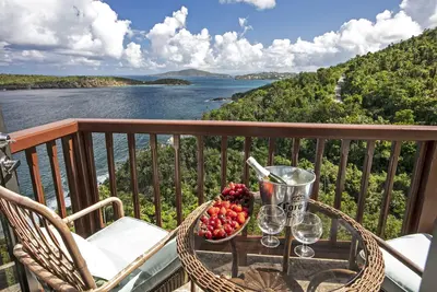 Pelican Way Villas, Secluded Waterfront immobilier avec Island Breathtaking Views.
