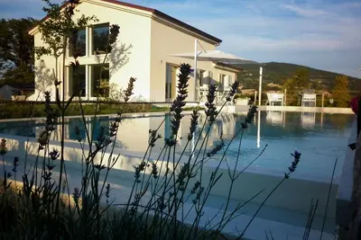 Image de Villa avec piscine immergée dans les collines des Marches: grand jardin, jacuzzi + sauna et autres