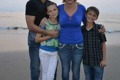 Image de Superbe coucher de soleil tout en entendant les vagues! Excellente piscine et plage à débordement.