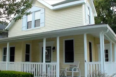 Image de Beachwalk Cottage - Charme par la baie de Chesapeake.