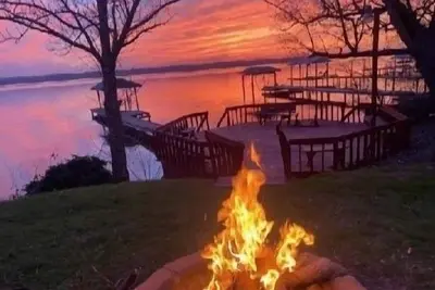 Image de Spacieuse escapade au bord de l'eau du lac Seneca