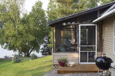 Image de Belle (3 lits) chalet au bord du lac sur un lac privé