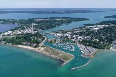 Image de Superbe maison de vacances en famille dans le village Elk Rapids 3 min. conduire au lac Mi