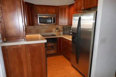 Image de Propre et luxueux 2 chambres Winter Get Away Wifi, piscine ouverte pour Gemshow 2020