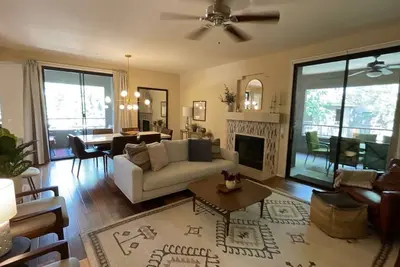 Image de Magnifiquement Nommé 1600sqft Condo Premier Localisation