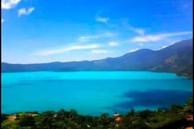 Image de Vistalago, Superbe propriété au bord du lac dans le lac Coatepeque.