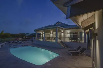 Image de Beach Front Elegance On The Exclusive Martineau Beach Estate.
