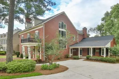 Image de 3 Niveau Master Retreat 6 Miles From National - surplombe le lac West 5th Tee!