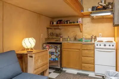 Image de Petit condo fonctionnel skis aux pieds situé juste à côté des pistes!