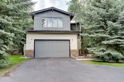 Image de Maison de 6 chambres dans la région de Beaver Creek / Vail située sur la rivière Eagle.