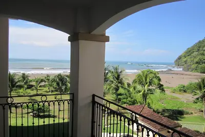 Image de Belle Beach Front Condo Ocean View