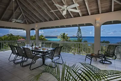 Image de Villa de luxe avec des vues fantastiques imprégnées d'intimité