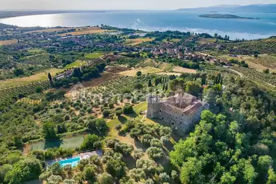 Image de Ombrie - Abbaye de Sant'Arcangelo sur le lac Trasimène