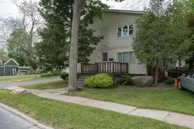 Image de 600 $ toute la maison pour 13 personnes<br>ou deux unités séparées<br>contacter Bruce je réponds vite<br>
