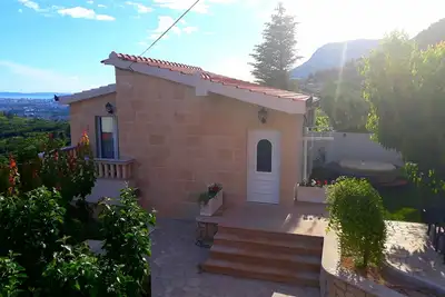 Image de Charmante maison de vacances avec jacuzzi!