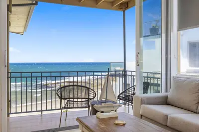 Absolute Beachfront @ The Entrance