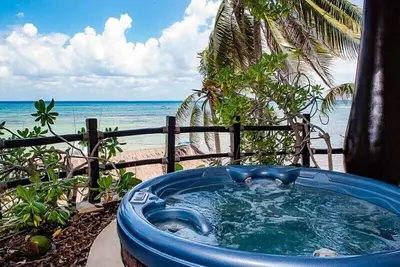 Image de Ocean Front Condo 3 Br / 3 El Taj Ocean, jacuzzi privé