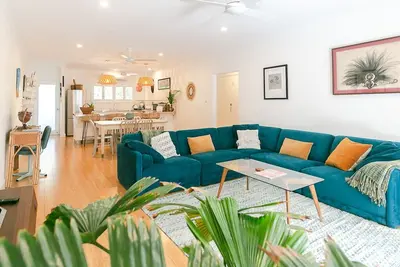 Image de Appartement élégant et funky de deux chambres en ville avec une ambiance de globe-trotter