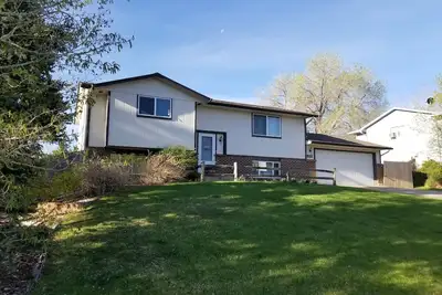 Image de Pour toute la famille 4 chambres / 2ba à côté du parc / centre commercial / piste dans Dtc avec WiFi gratuit!