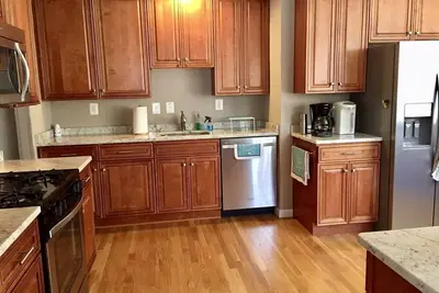 Image de Confort et commodité! 3br / 2 Ba, près de Dc & Alexandria, minutes à 395-495