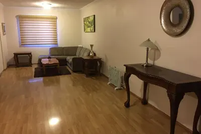Image de Maison complète dans une communauté fermée avec SÉCURITÉ 24/7 - Beaucoup d'espace de stationnement