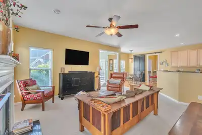 Image de Maison Thomsen: Grande maison ensoleillée et spacieuse avec garage 2 voitures et salle de jeux.