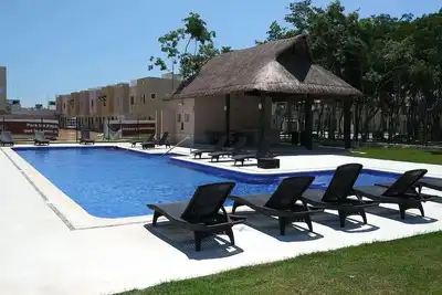 Image de Appartement moderne, Piscine, Ac, Gym, 6 couchages!