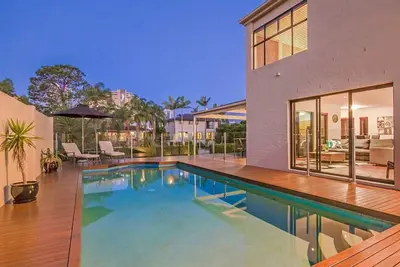 Image de Immense maison familiale avec piscine, table de billard et plus! Super endroit! !