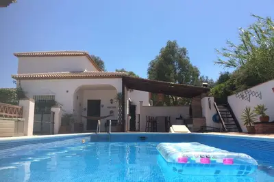 Lake Vinuela vacances paisible dans un cadre magnifique