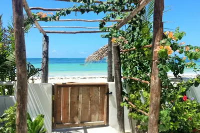 Image de Bord de l'eau maison de plage, 12 couchages, piscine, chef