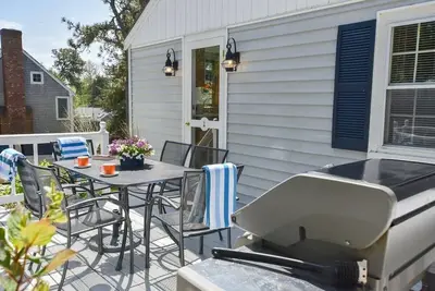 Image de # 605: Proche du centre-ville et de la plage de Harding, douche extérieure, chien amical!