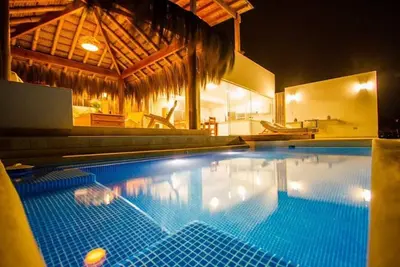 Image de Hermosa casa de dos pisos Ă Punta Sal, lujosa.