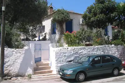 Image de Ancienne maison en pierre redécorée en bord de mer