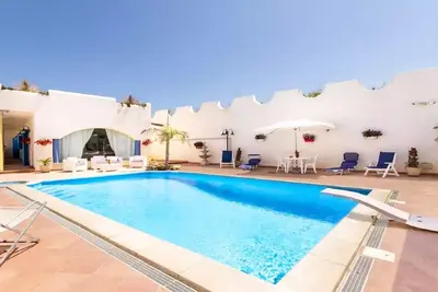 Image de Magnifique villa sur la mer avec piscine