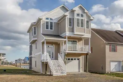 Image de Une magnifique maison de vacances de 4 chambres à Captain`s Cove à quelques minutes de l'île de Chincoteague!