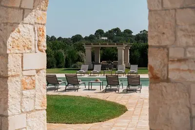 Image de Une belle ferme en pierre avec piscine privée