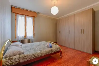 Image de Grand appartement avec deux places de parking et bureau
