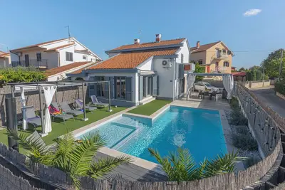 Image de Maison de vacances avec piscine chauffée et enfants